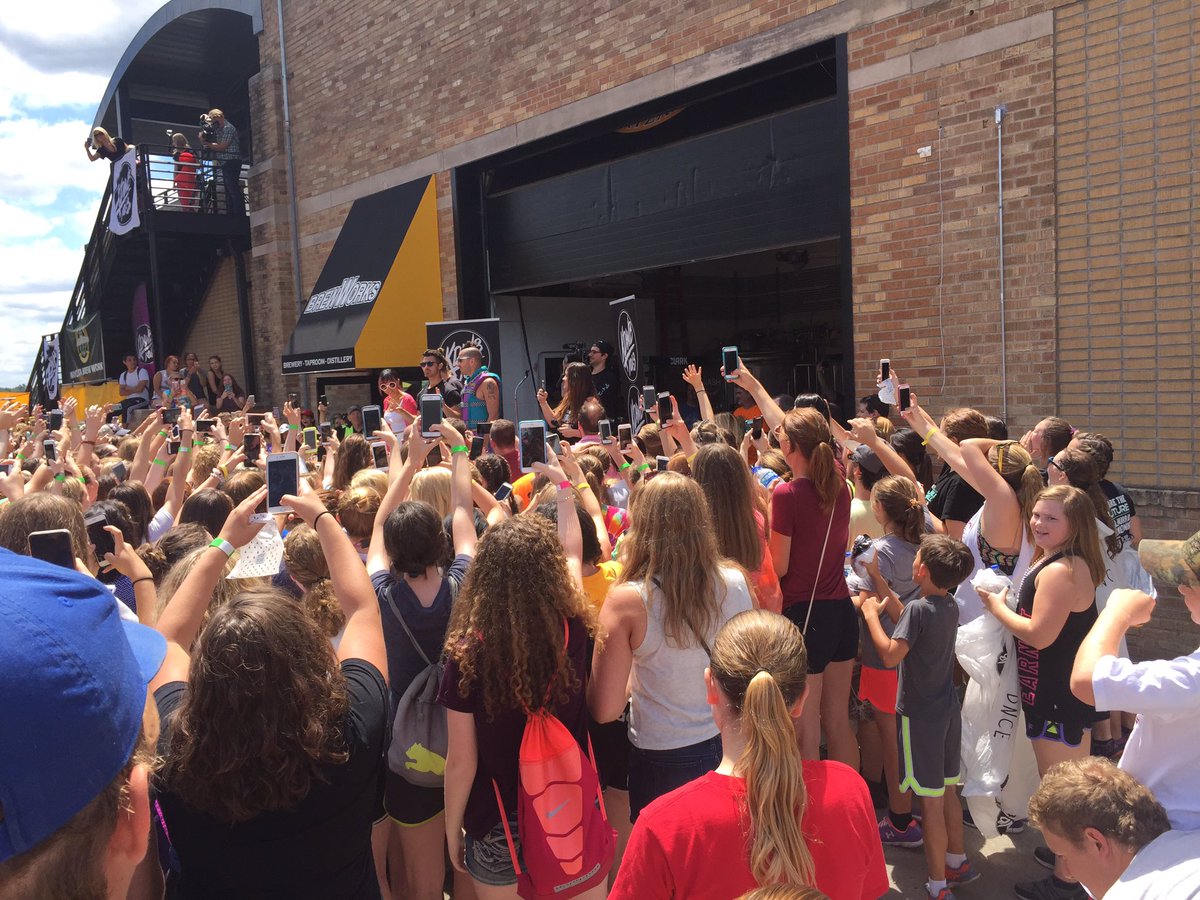 mspeier's tweet photo. DNCE is in the house! #KDWBCakeByTheLake https://t.co/5HWl8pJQIV