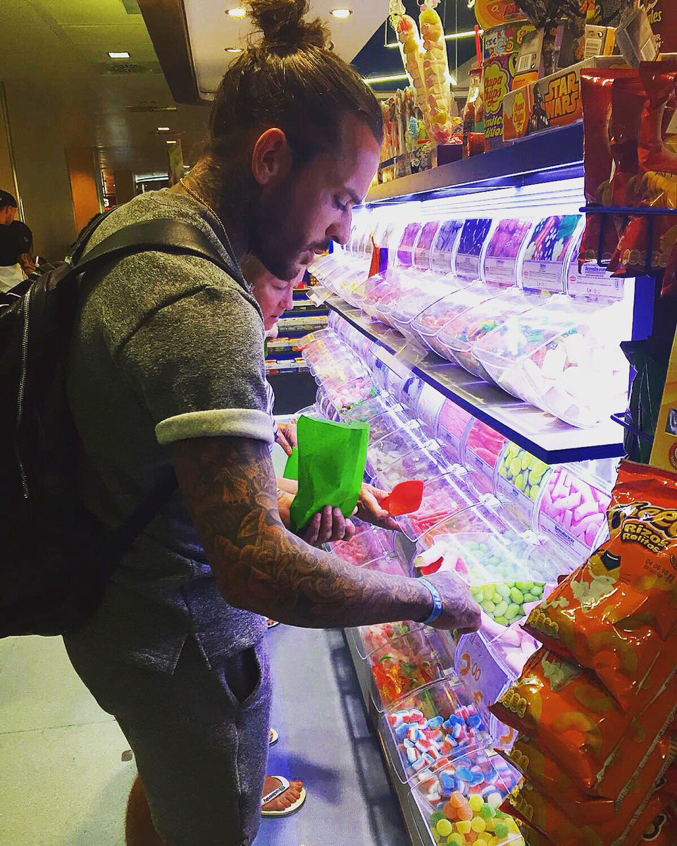 P_Wicks01's tweet photo. Big kid...🍬✌🏼️ https://t.co/iSNPBv7zSo