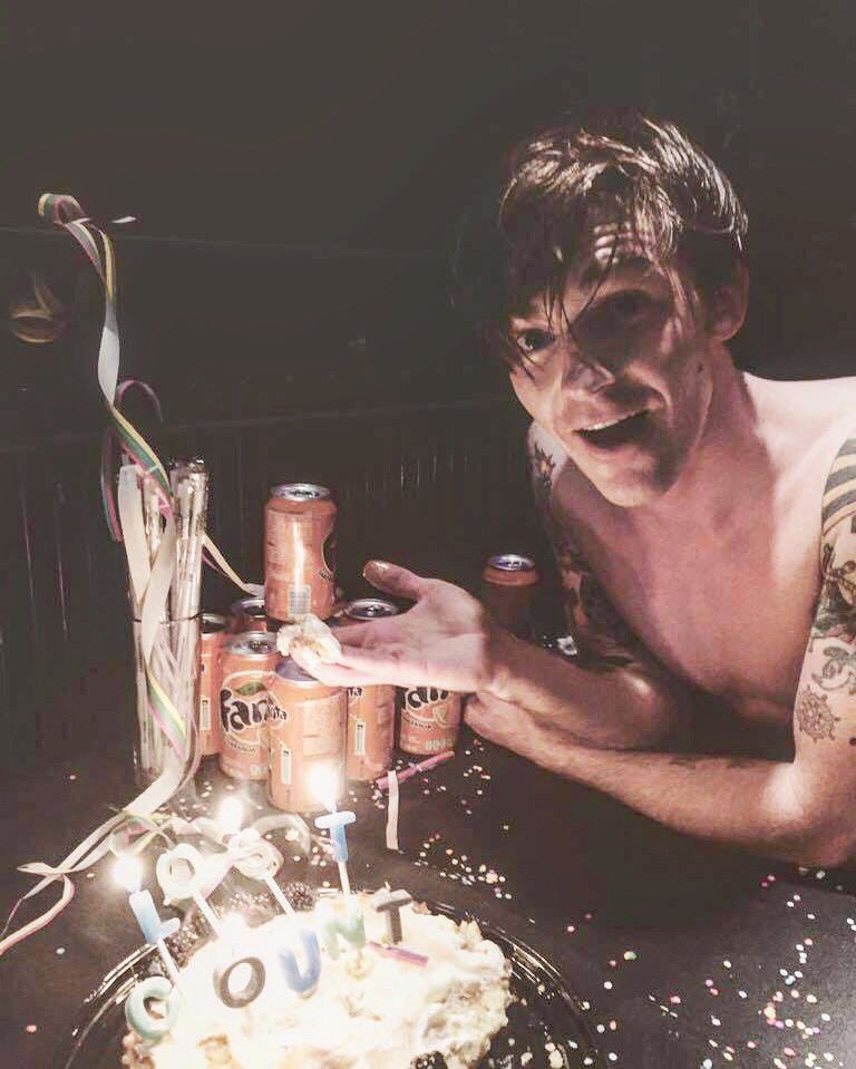 xdrakebellx3's tweet photo. Hot, hotter, @DrakeBell 😍🔥💕
#HBDrake https://t.co/EmuwuHO9hr