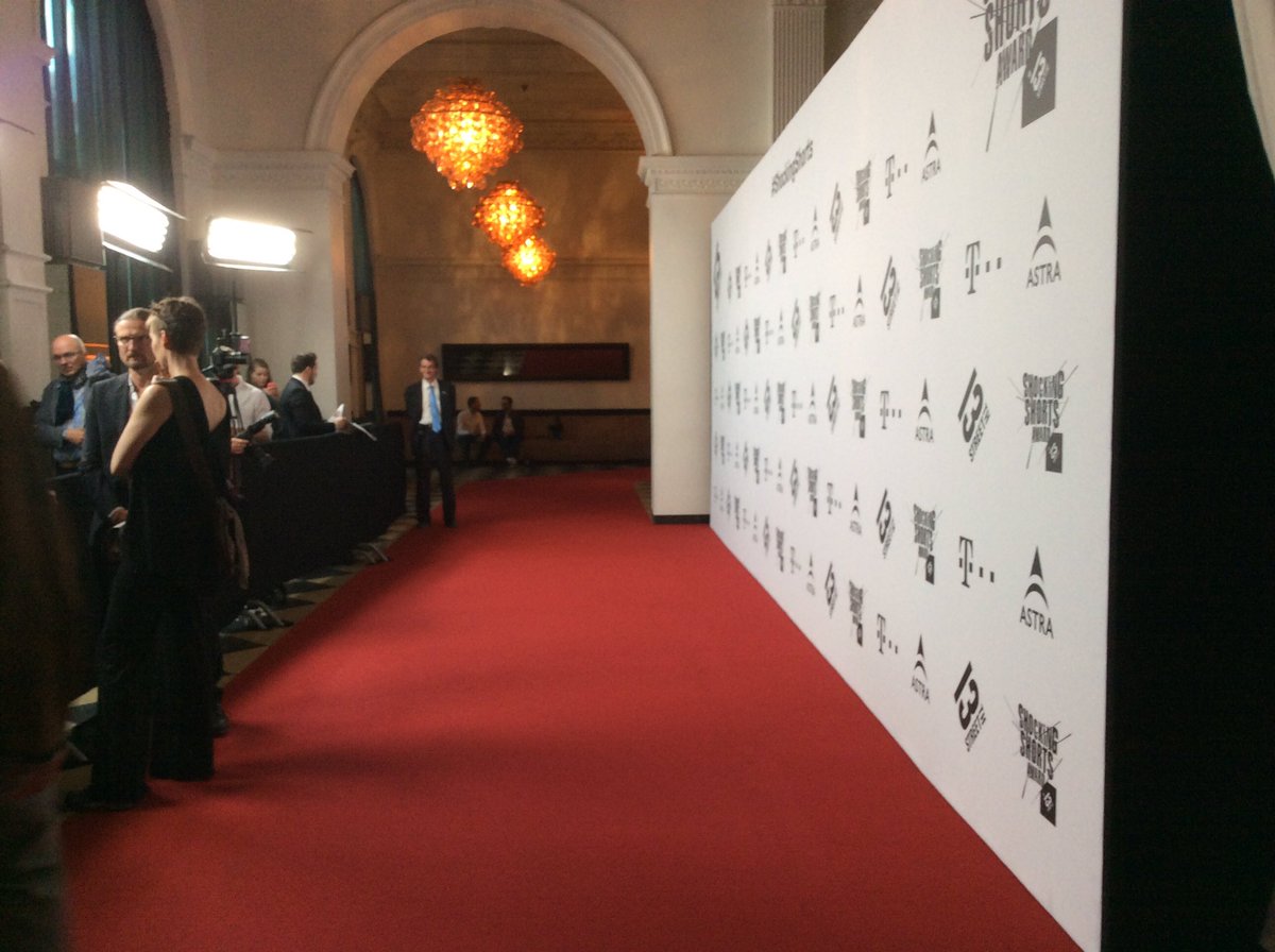 ShockingShorts's tweet photo. Eine herrschaftliche Location! Weniger wäre diesem traditionsreichen Orden nicht würdig gewesen! #ShockingShorts https://t.co/XrDTJ78ZOp