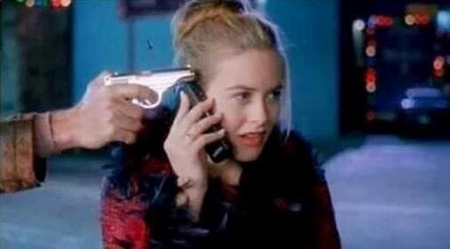 nacisingracia_'s tweet photo. Cuando mi mamá me obliga a hablar con mis familiares por celular. https://t.co/42wiaut81g