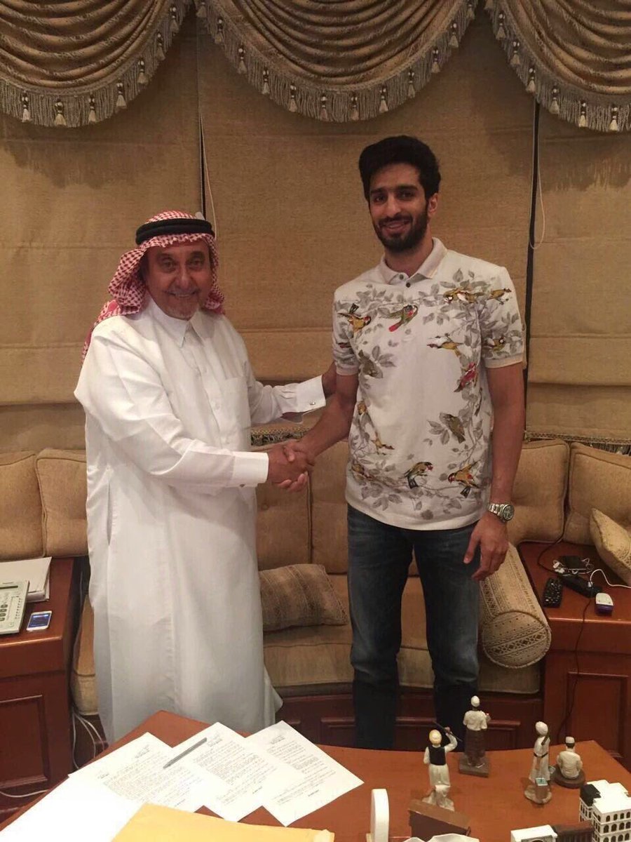 AlkassTVSports's tweet photo. صورة تجمع رئيس نادي #الاتحاد احمد مسعود مع الكويتي فهد الانصاري بعد توقيع العقد بين الطرفين قبل قليل
@ittihad https://t.co/OcVxnCvlwi