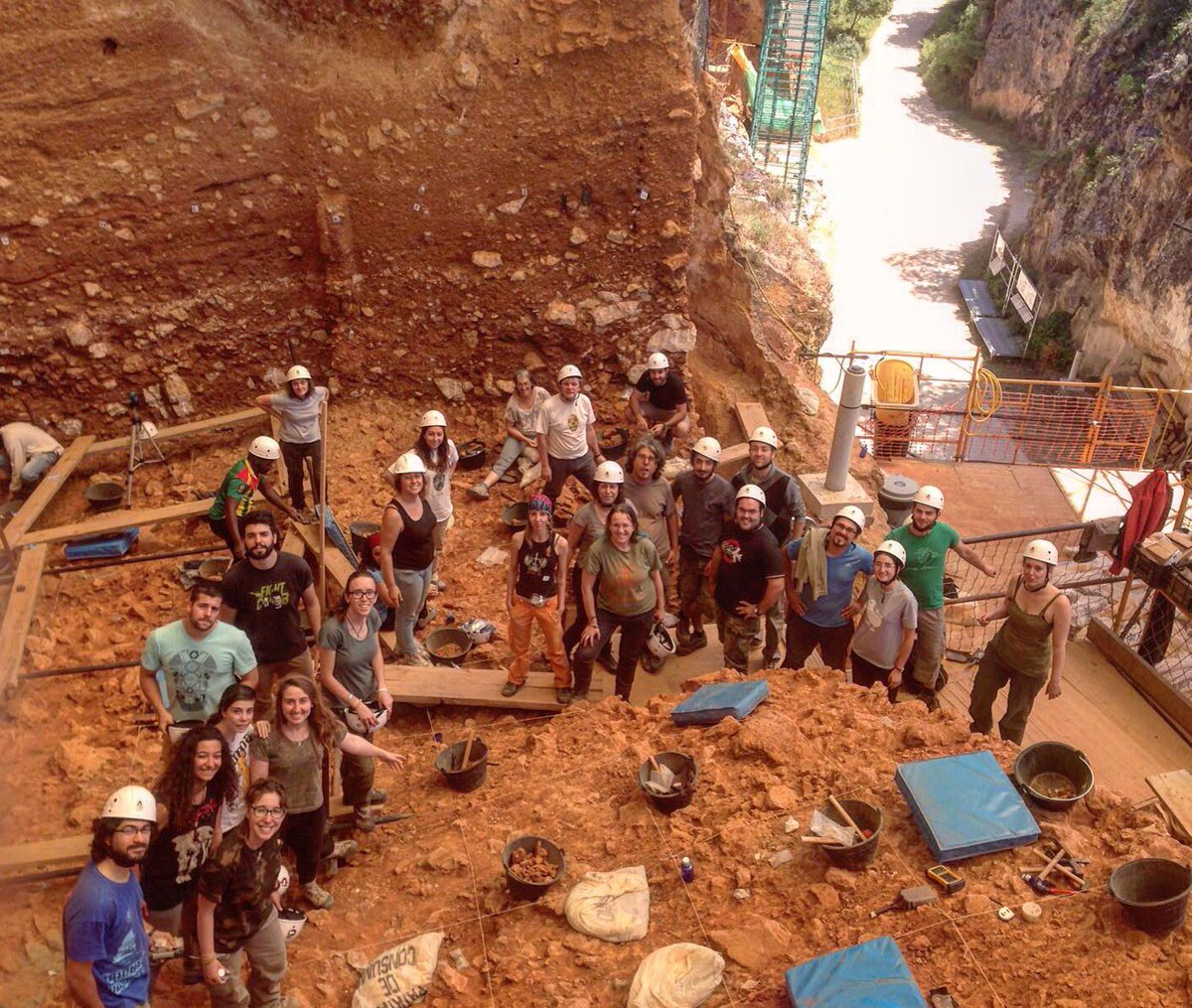FATAPUERCA's tweet image. #Atapuerca2016 #TrincheraTeam #Firstturn #GranDolina #Galería #SimadelElefante #June 😉