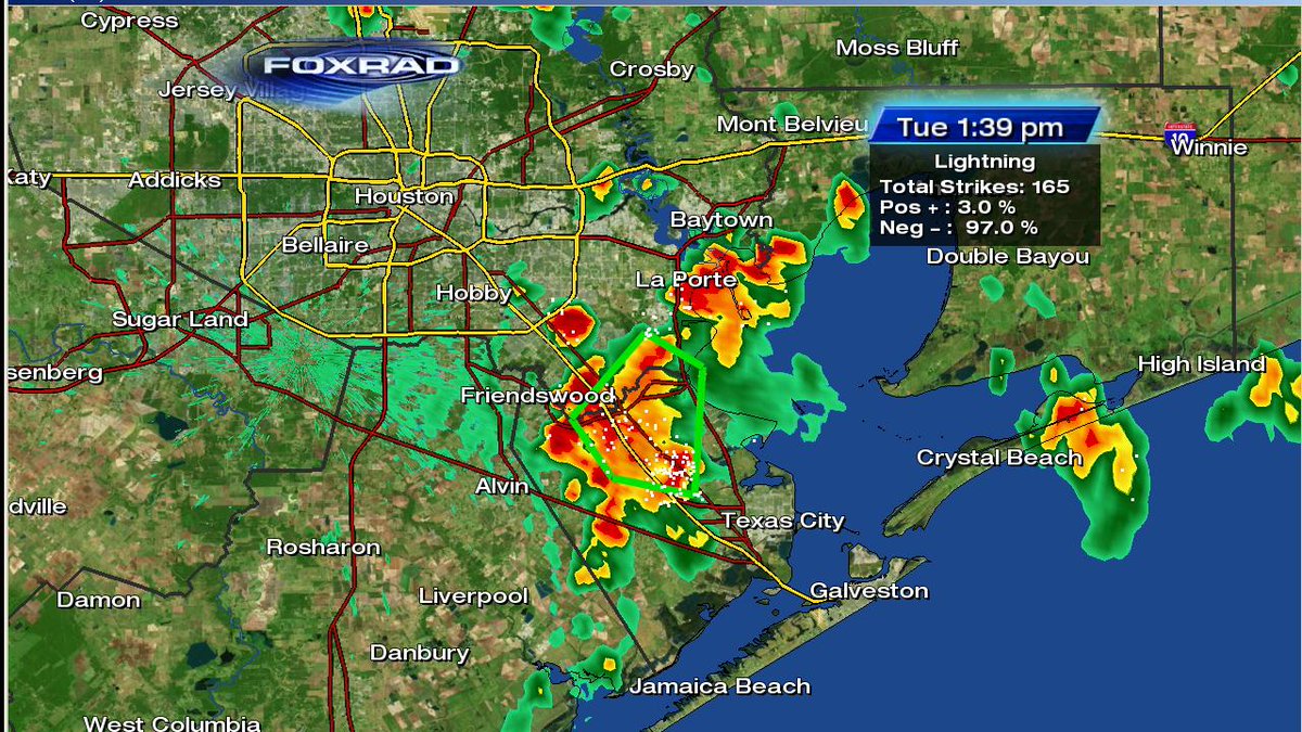 JohnDawsonFox26's tweet photo. FLASH FLOOD WARNING for Galveston and Harris Counties until 3:45pm. https://t.co/6eWUQJtBb4
