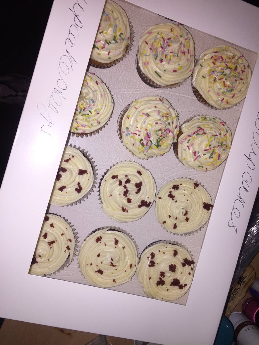 PamiiBabesh's tweet photo. Whilst in Birmingham for #EXQ16 , #ZimLinkUp &amp; #TakeMeOutZim get yourself some #SammiesCupcakes 😍🍰 @CupcakesbyS 🎀 https://t.co/iP2cI7lu1q