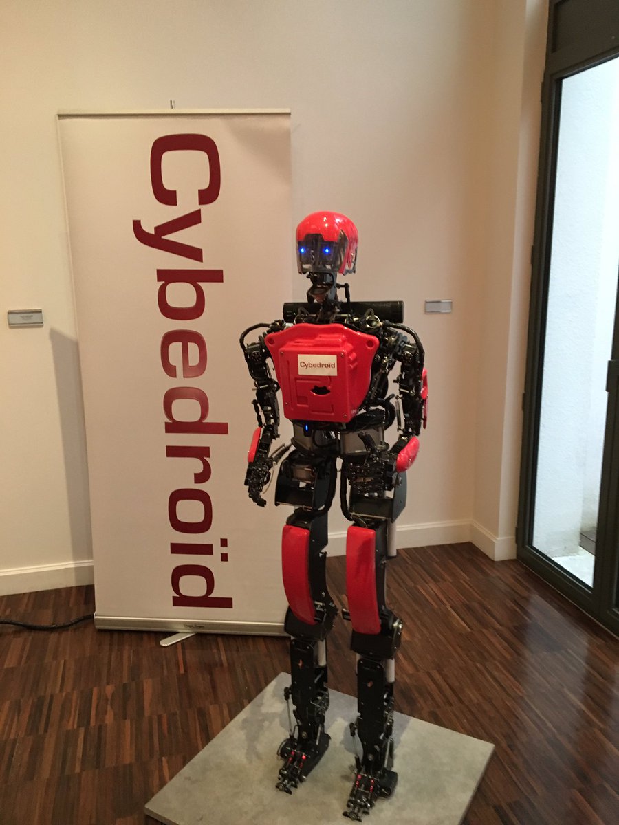 j_guillaumeMM's tweet photo. Première soirée #VivaTech avec @EYFrance et plusieurs #startups dont #cyberdroid #openinnovation come see us on VT https://t.co/zSbmPQt5GE