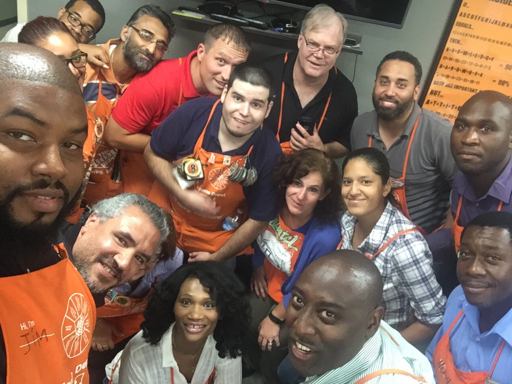 ChantelPassere1's tweet photo. First business walk in store 1217! Great day! https://t.co/m9V4NbISaa