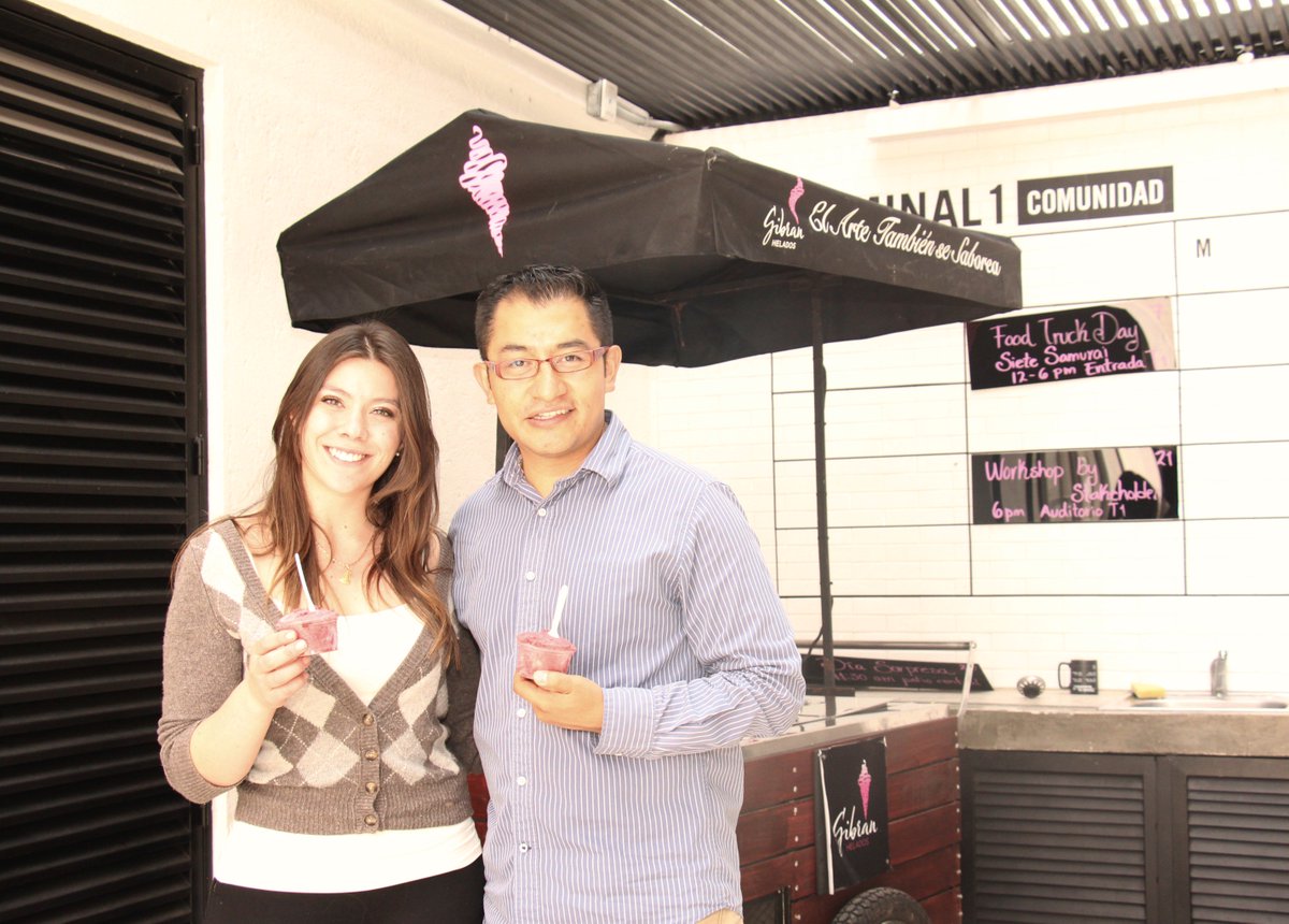 terminal1mx's tweet photo. Burritos de @PalomaNegra_CU  + helados @gibranki en el #FoodTruckDay de @terminal1mx, ¡Combinación perfecta! https://t.co/K1FQFU3fxe