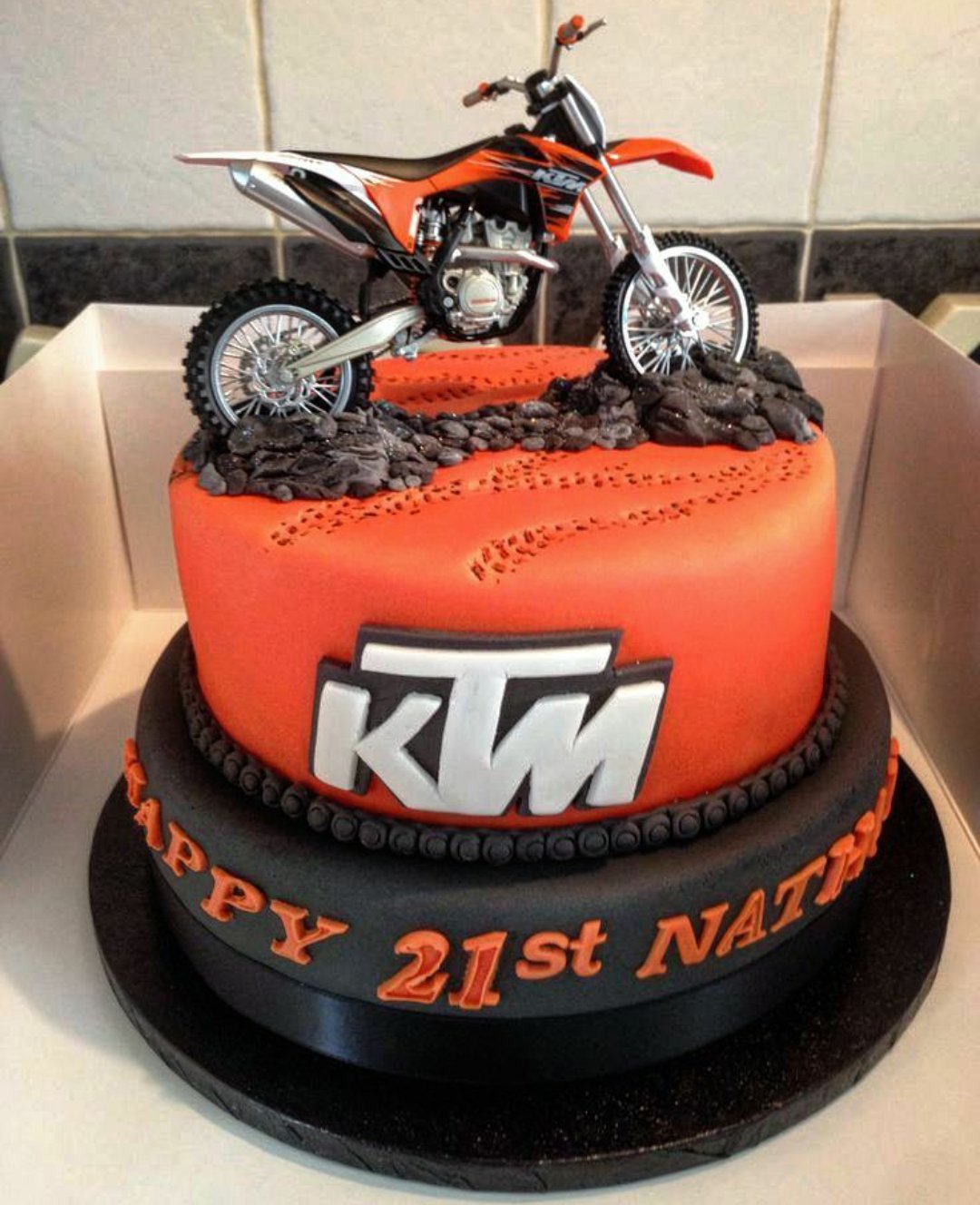 Marie Spiritoftt Anticovid19 Le Patissier Ne Plaisante Pas Superbe Boulot Gateau Moto Ktm T Co Rlbjvnkanh Twitter