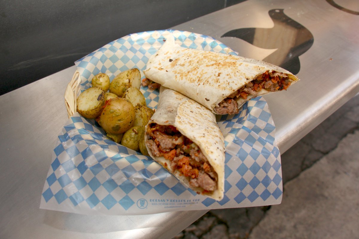 terminal1mx's tweet photo. Burritos de @PalomaNegra_CU  + helados @gibranki en el #FoodTruckDay de @terminal1mx, ¡Combinación perfecta! https://t.co/K1FQFU3fxe
