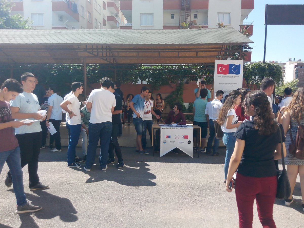 AndroidMobilApp's tweet image. Okulumuzun karne gününde stant açarak proje bilgilendirme ve yaygınlaştırma çalışması yaptık... @ulusalajans
