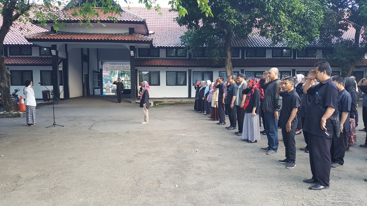 fuadanol's tweet photo. @DediMulyadi71 @dkk_purwakarta apel pagi dinkes pwk tgl 290616 https://t.co/6TZ99ctmWu