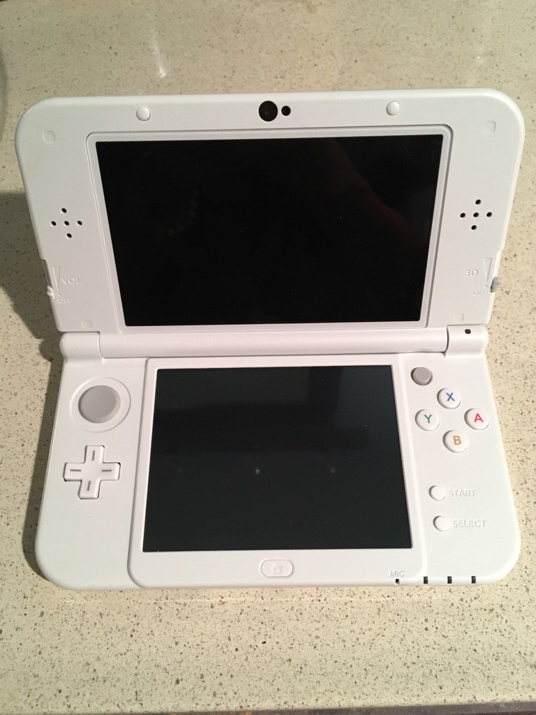 RolandTylerFX's tweet photo. Just got my new 3ds xl 😀 https://t.co/4MnmIFkcPG