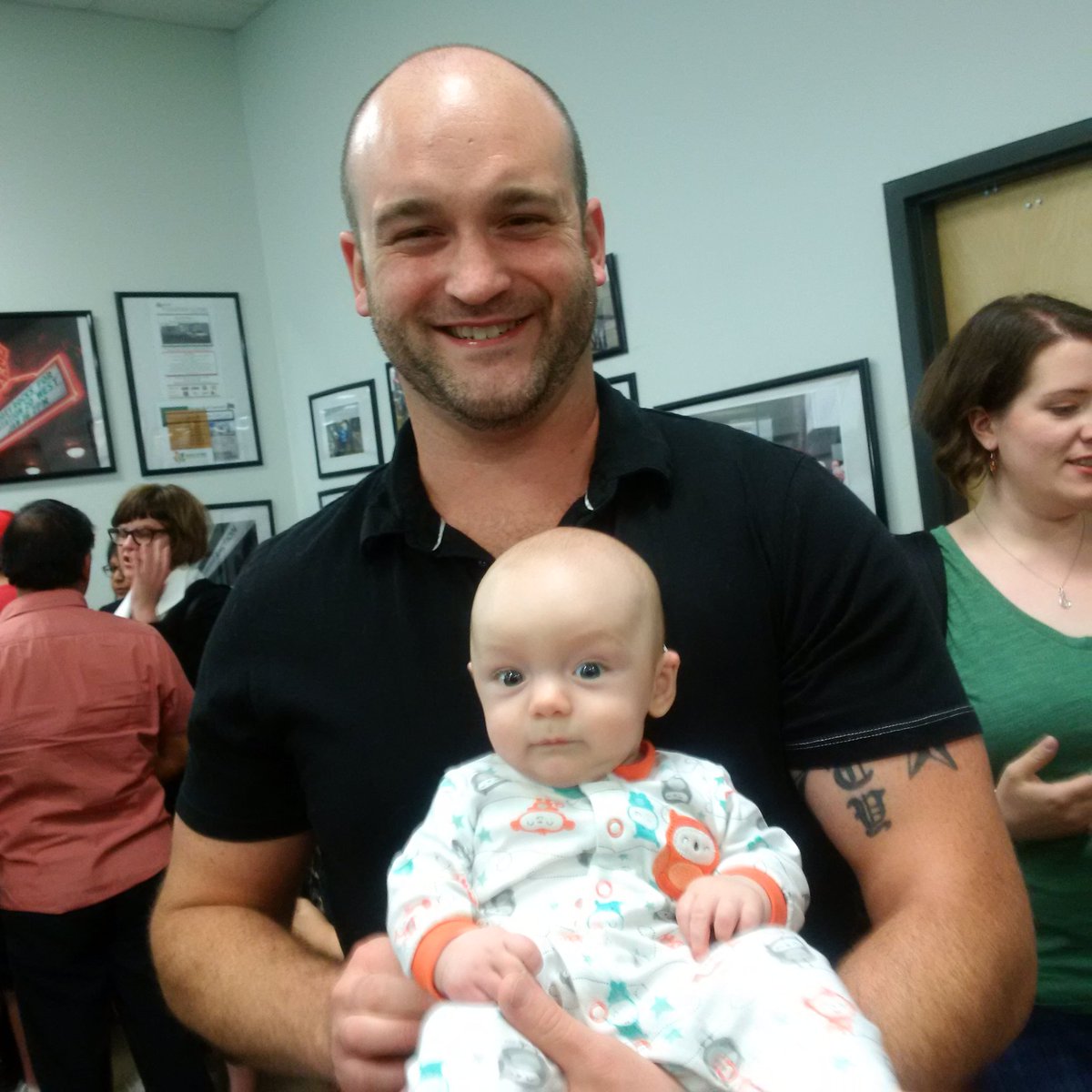 KarissaPiche's tweet photo. Like father, like son. @ColinOsmond  @usaskcollab #theadventuresofFinn https://t.co/Tn2m5CZ2P2
