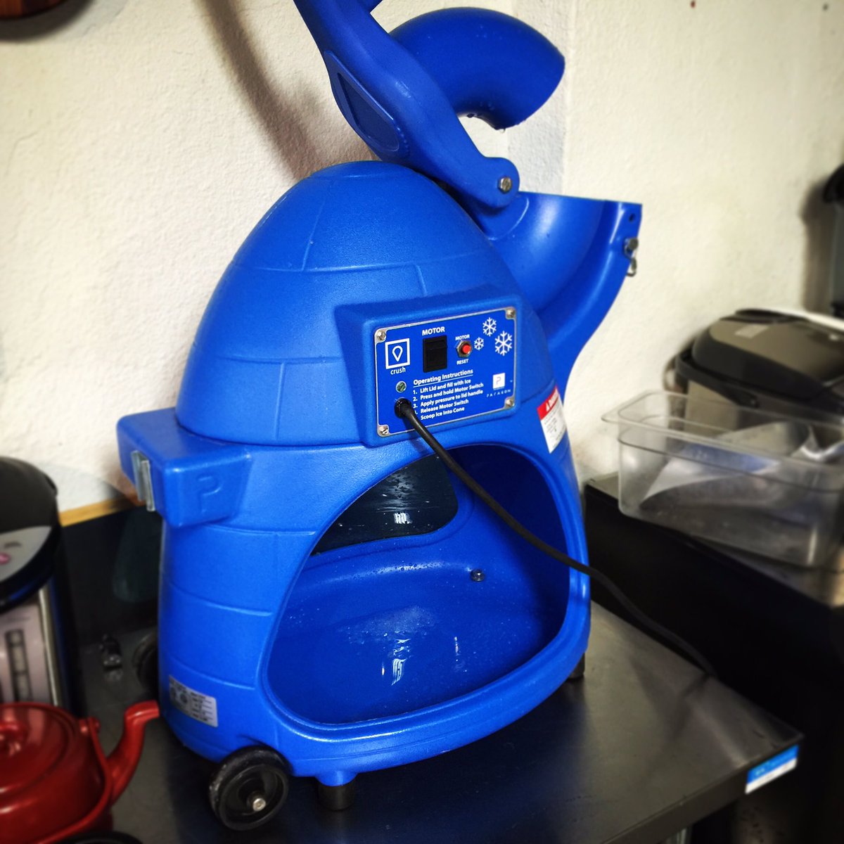 joshuawagy's tweet image. Not a normal piece of equipment here @kengotoledo. #snowconemachine