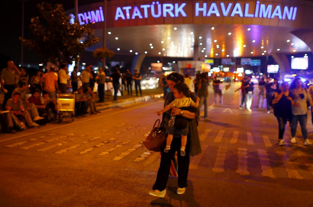 UPDATE: At least 31 dead, 147 injured in Istanbul attack, Turkish justice minister says cbsn.ws/29dsKk7
