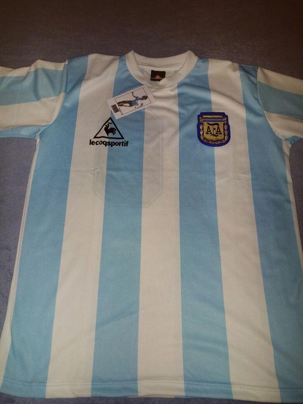 FapezCamisetas's tweet photo. Argentina titular 86. Siguen en talles S M. $370.  Mercadopago y envíos a todo el país. https://t.co/eGCD7lYE4R