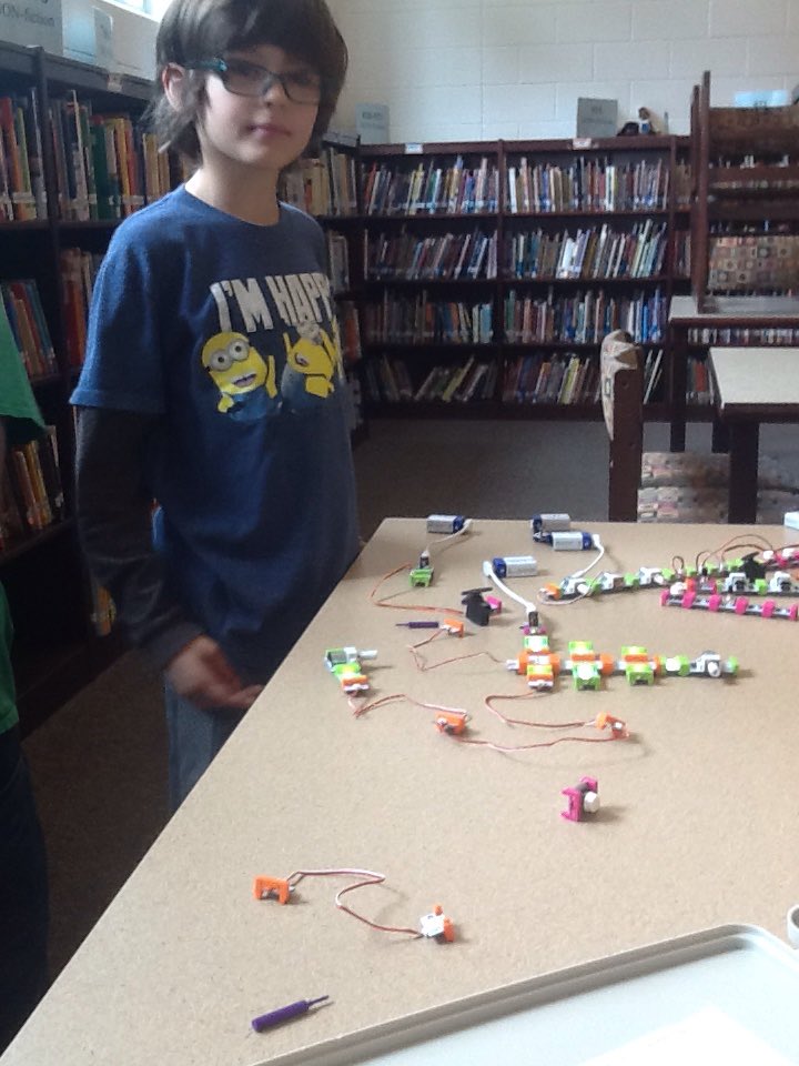 Codington_Lib's tweet photo. K-2 students designed operable circuits
#STEM #STEAM #nhcschat #nhcssummerlibraries
#Littlebits https://t.co/IbFANZ1TZW