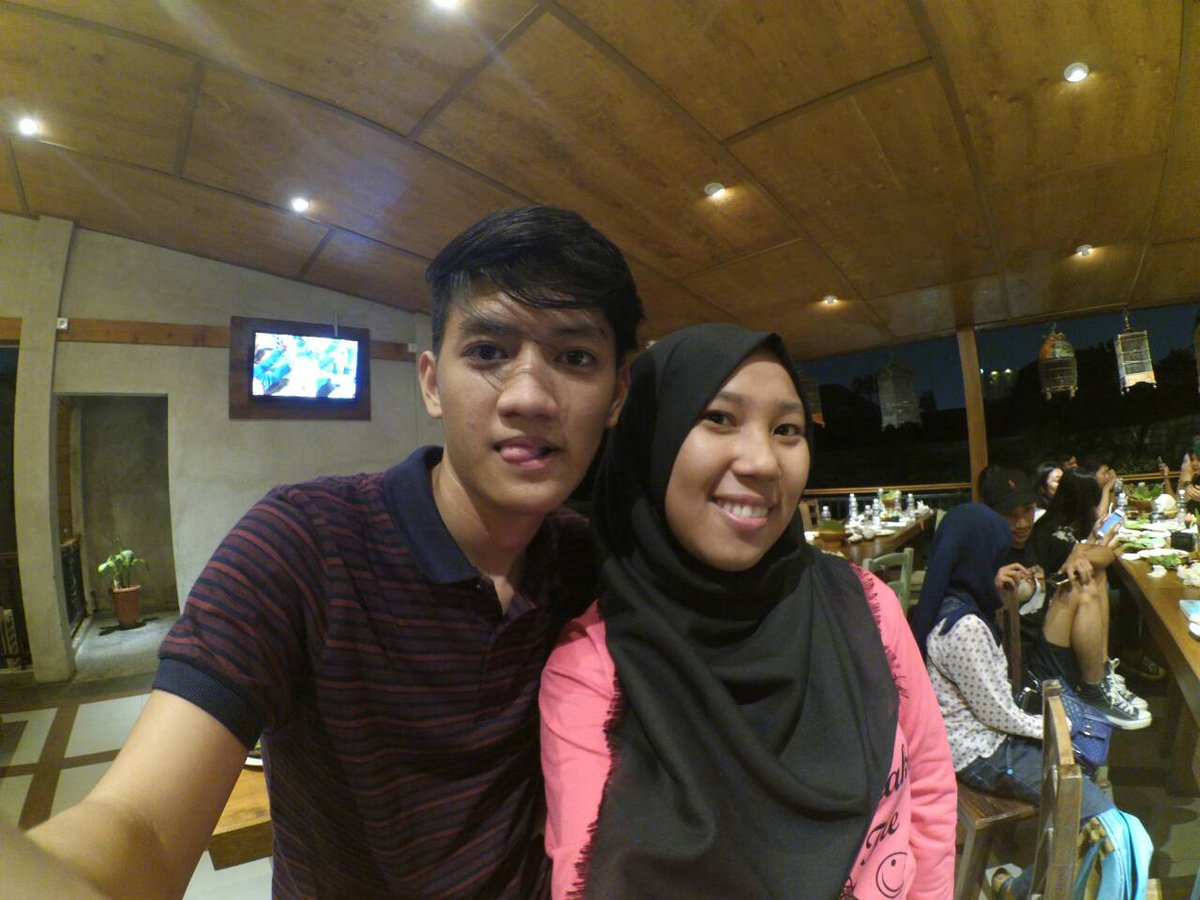 thanks buat keseruannya di bukber kmrin zy, rela buat datang walau hujan . kalau ada kesempatan ya kenapa nggak .