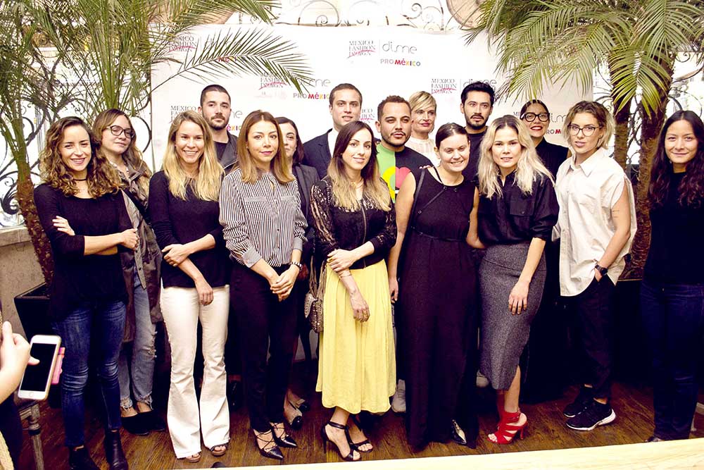 RevistaMarvin's tweet photo. ¡Sí se puede! Moda hecha en México será expuesta en Berlín 👠 https://t.co/8FuZdGWywN https://t.co/xaVegaSuGj