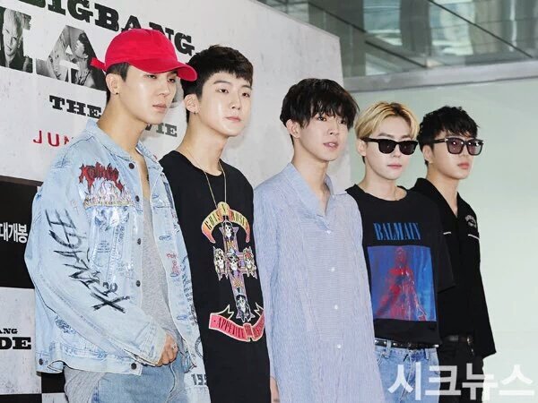 YGBrasil's tweet photo. [#PIC] #WINNER BIGBANG MADE: THE MOVIE "PREMIÈRE". 

Mais fotos @ https://t.co/31gFpJ7Zk6 https://t.co/iywHtpgPnn
