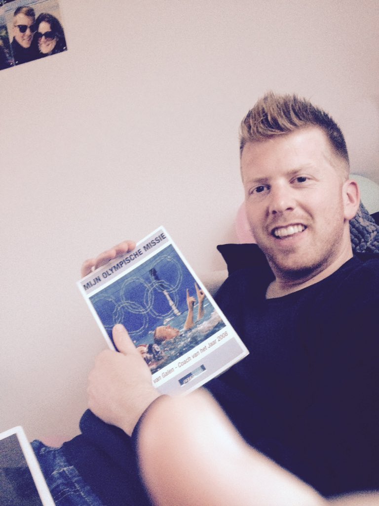 Berbelm's tweet photo. @Robinvangalen Je hebt iemand goed geïnspireerd vandaag! Hij is direct in je boek gedoken 😄 https://t.co/e9s9fU7L4A