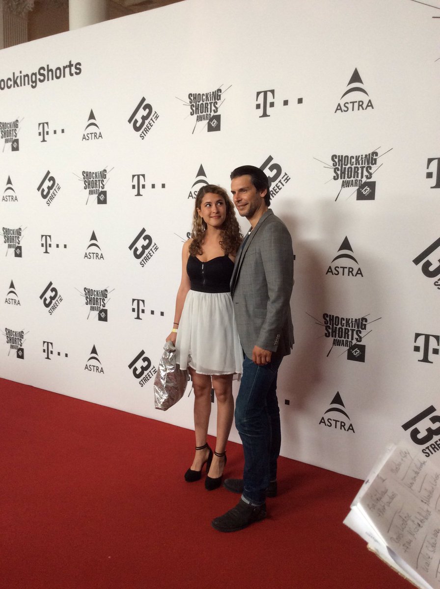 ShockingShorts's tweet photo. Es nimmt kein Ende 😱😍 #ShockingShorts Award 2016 #besterRedCarpet https://t.co/pEInSXK6G5
