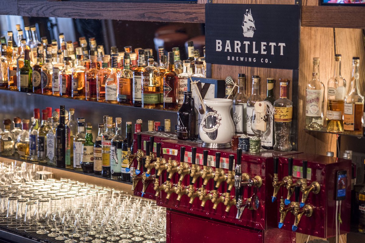 Big game tonight swing by for #pizza, #beers &amp; #baseball. #happyhour Monday-Friday 3-6pm w/ $5 house draught #beers