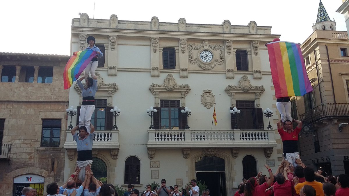 LaFuraCoop's tweet photo. El col.lectiu #LGTB demana més visibilitat a Vilafranca #orgullgay #OrgulloLGTB https://t.co/fZPe0j6Ag4
