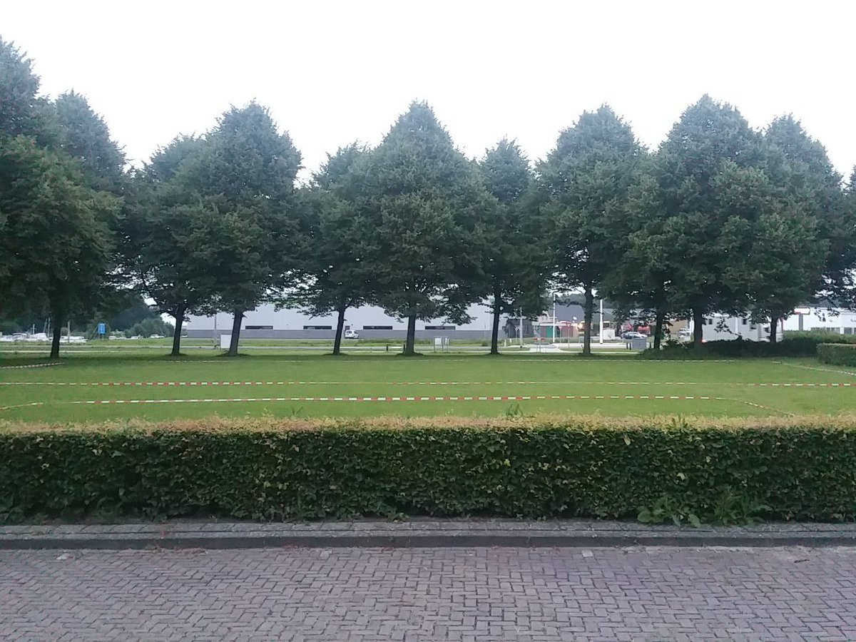 Net clinic gedaan voor enthousiaste mensen voor het weekend. Het veld is ligt klaar voor zand!! #joinvolleybal