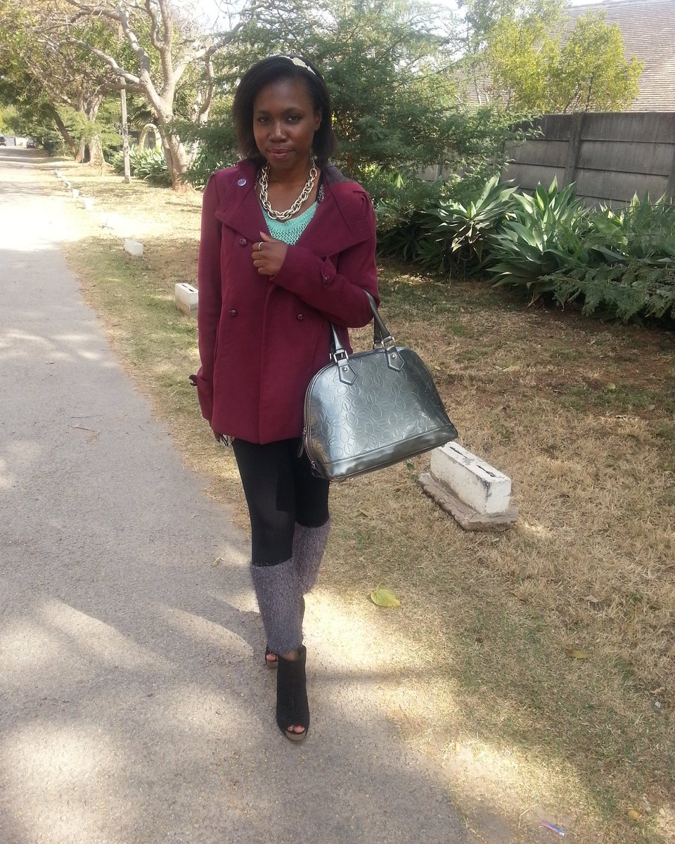 kofikween's tweet photo. New post on the blog 
Burgundy and fur style look 
https://t.co/FnN4jM7Agg @AfroBloggers @FBA_ZIM @BloggersOC https://t.co/Y9RIfc8g0d
