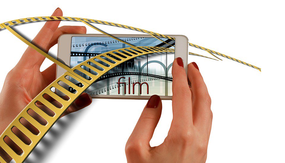 MissionSoNum's tweet photo. 7 fiches pratiques pour #filmer comme un #pro avec un #smartphone https://t.co/oF8eErUAso https://t.co/01GrxznR5X