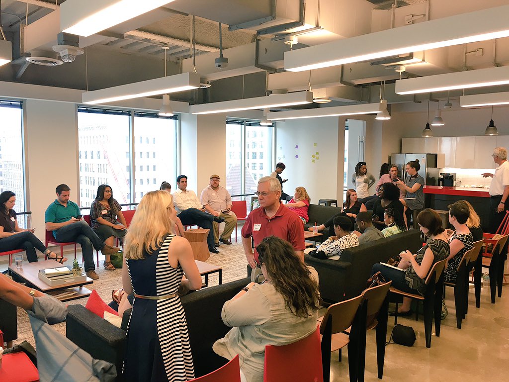 CTag115's tweet image. Discussing how to &quot;Continue the Conversation&quot; at #ConvenePHL #EventPlannerProblems