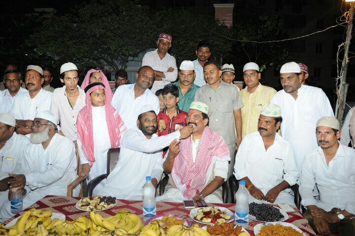 UttamINC's tweet photo. కోదాడలో నా సోదరులతో ఇఫ్తార్ విందు....
#Iftar in Kodada. https://t.co/E9rHWgPyHT