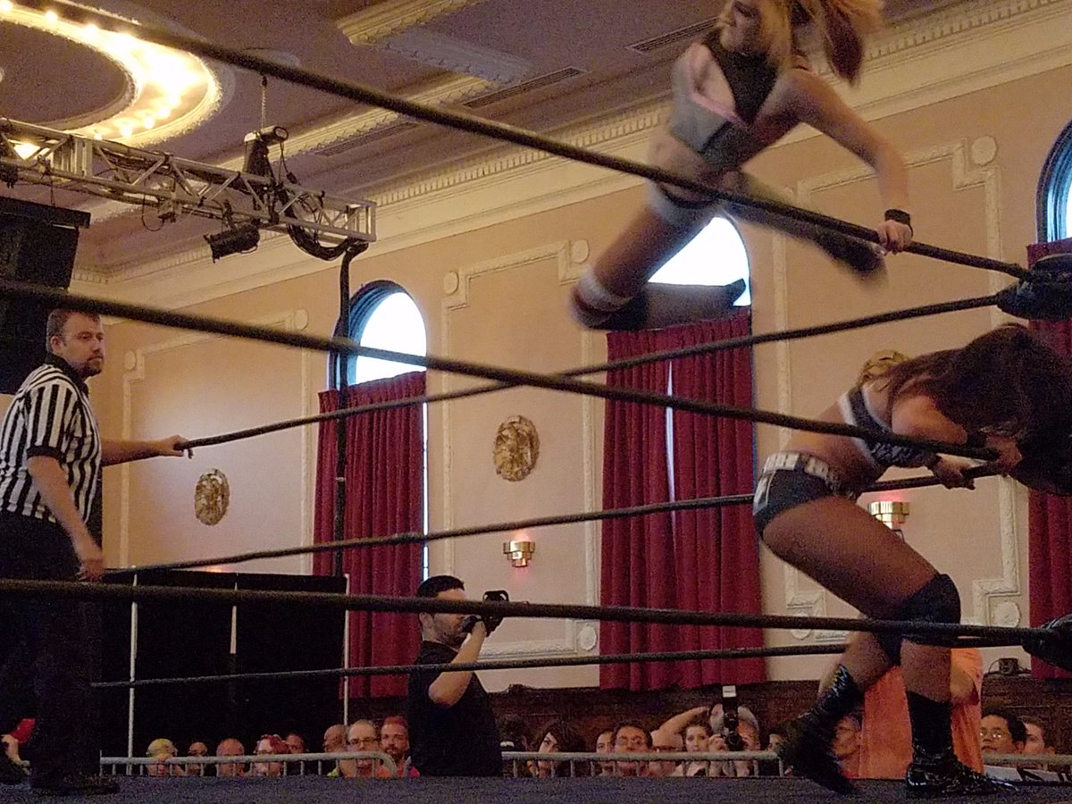 JIrwinNXTFan's tweet photo. Photographic proof that @Evie_NZ defies gravity #Shimmer83 https://t.co/yur0ucnDPI