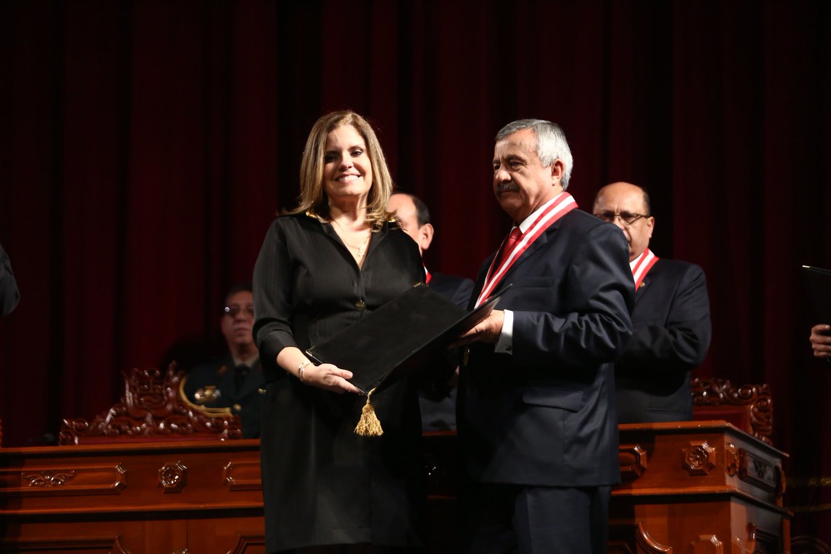 JNE_Peru's tweet photo. Proclamación de resultados y entrega de credenciales al presidente y vicepresidentes de la República https://t.co/n4k76rhbVv
