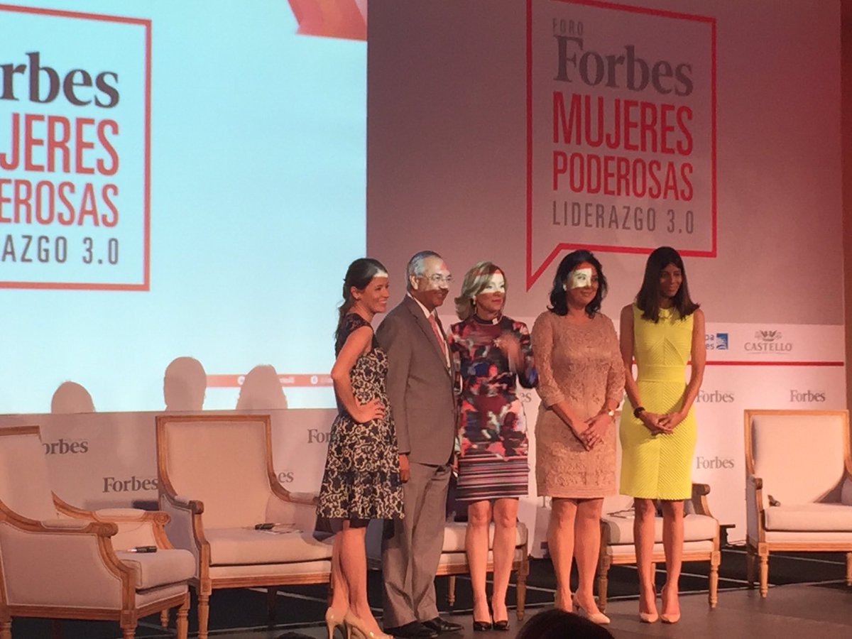 eddymartinezDOM's tweet photo. G honor participar #ForoMujeresPoderosas Forbes analiza su rol impulsando tecnología 4ta Revolución @wef @DiulkaCNN https://t.co/sOFcisgOgT