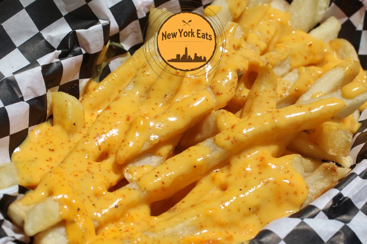 nyeats1's tweet photo. Where else can you get Platters, White Sauce, Hotter sauce, &amp; these Seasoned Cheese Fries all together?!! #OpenLate! https://t.co/jOjIp5nqM2