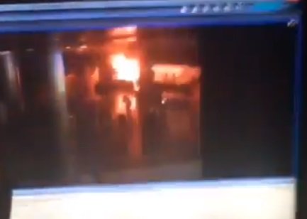 Lettera43's tweet photo. #Istanbul, telecamere di sorveglianza hanno ripreso il momento dell'esplosione. Qui il video https://t.co/SFGncFVmjn https://t.co/66ffnvUzyE