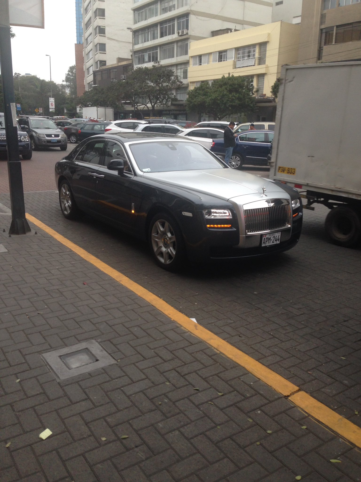 Rolls Royce en Perú  YouTube