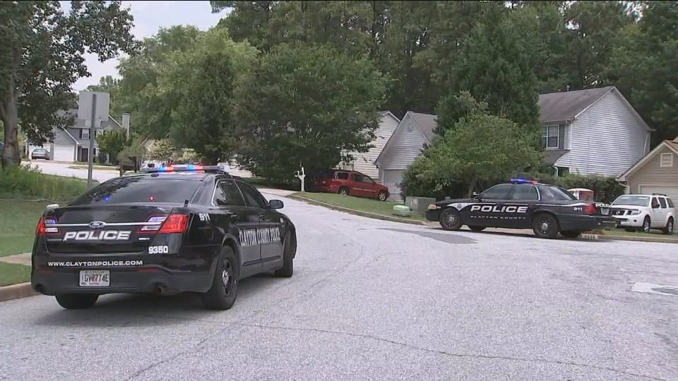 wsbtv's tweet photo. Police: 11-year-old boy drowns in bathtub in Clayton County. @TomJonesWSBTV reports at 5:05. https://t.co/OXDNhkuVC8