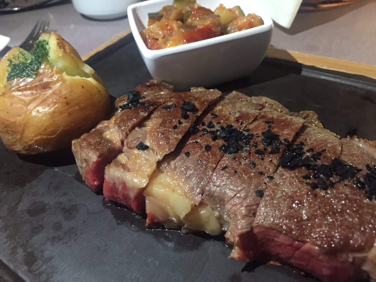 vero4travel's tweet photo. La gastronomía y delicadeza de los platos del @H_Las_Arenas #FeelTheExcellence #10AniversarioLasArenas https://t.co/LSAVN3Stxa