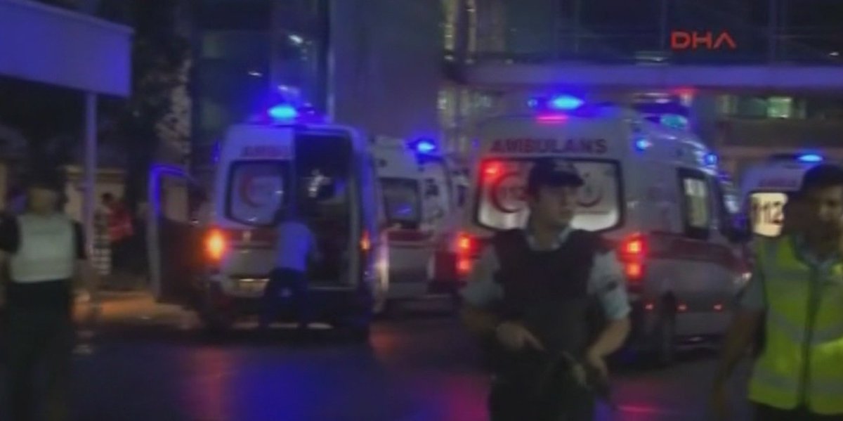 #BREAKING Report: Istanbul's governor says 28 people killed in airport attacks, 60 wounded. bit.ly/292jDT5?utm_me… https://t.co/SPcuS5rbOD