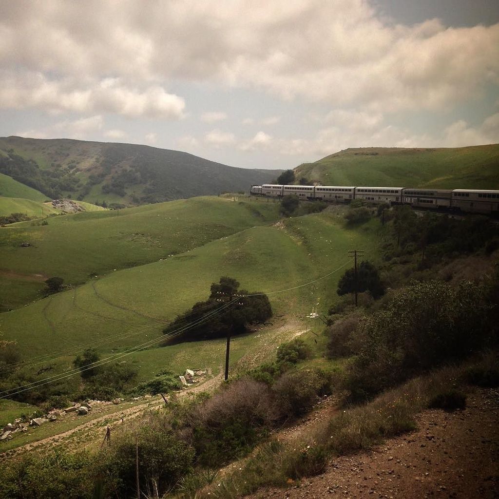 _t3_'s tweet photo. #amtrak #coaststarlight #clouds #trainrides https://t.co/IEHSqP5ZMH https://t.co/z4lED2LdbC
