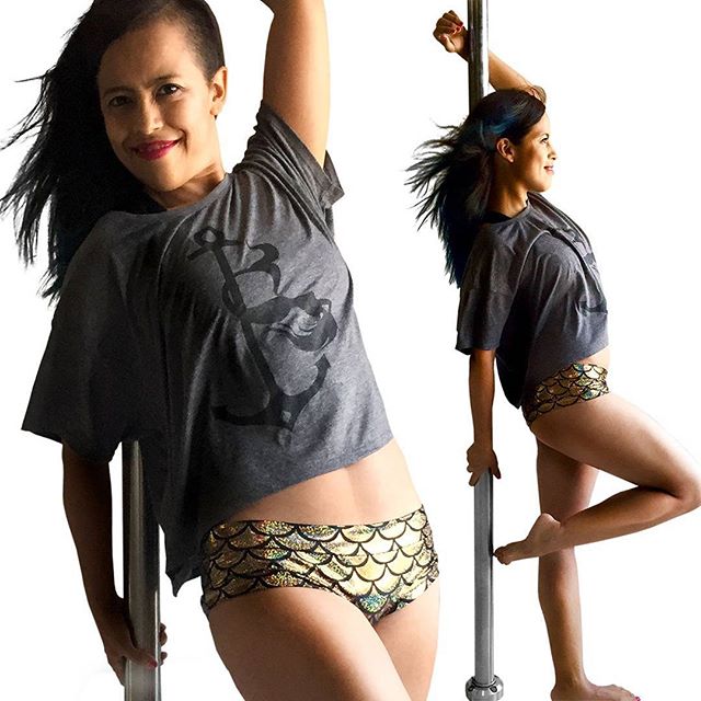 AerialBoutique's tweet photo. Liz shows our popular #PoleDancing #Mermaid tee and gold #SonicSirens by #CleoTheHurricane https://t.co/3Fiw8ZVVCX https://t.co/1YGJYtE3tY