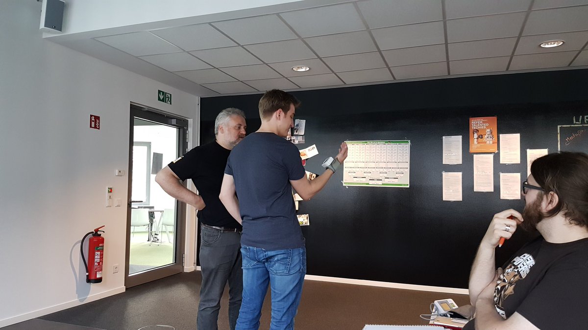 Blutdruckmessung mit schlechtem Gerät. Die gute Nachricht Hendrik lebt. Die schlechte er sollte ims Krankenhaus 😉#LM