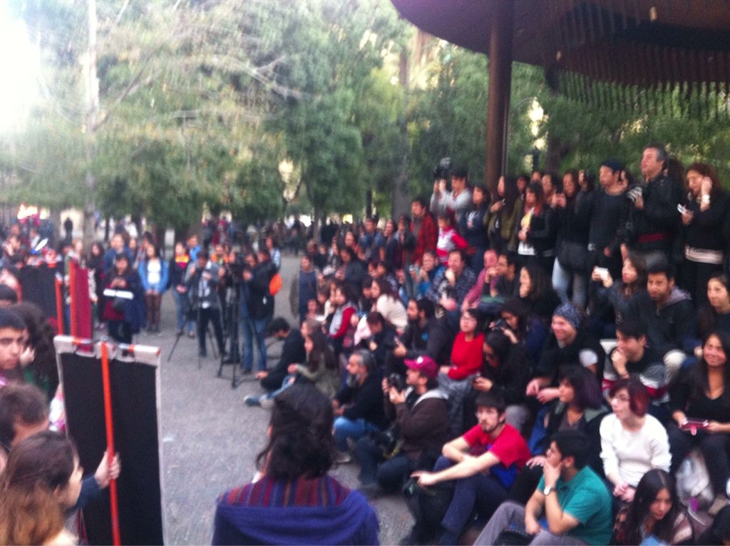 la_Fech's tweet photo. Todo listo para que comience el FlashGot por la educación en Plaza de Armas. https://t.co/OkwxqHyNwP