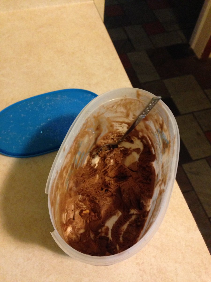 MNICFellows's tweet photo. Not gonna lie, I was inspired by those dogs...ice cream is life. #dayinthelifeofapromisefellow #selfcare #clockedout https://t.co/bjuGLK0Zjw