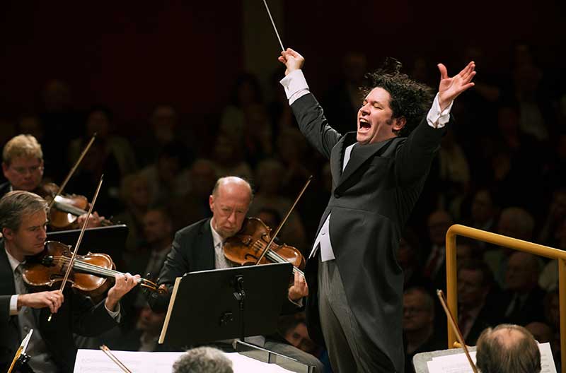 el_carabobeno's tweet photo. Gustavo Dudamel tendrá su estrella en el Paseo de la Fama #Espectáculos https://t.co/ExzQXTKAcY https://t.co/Mtd9B6JzLG