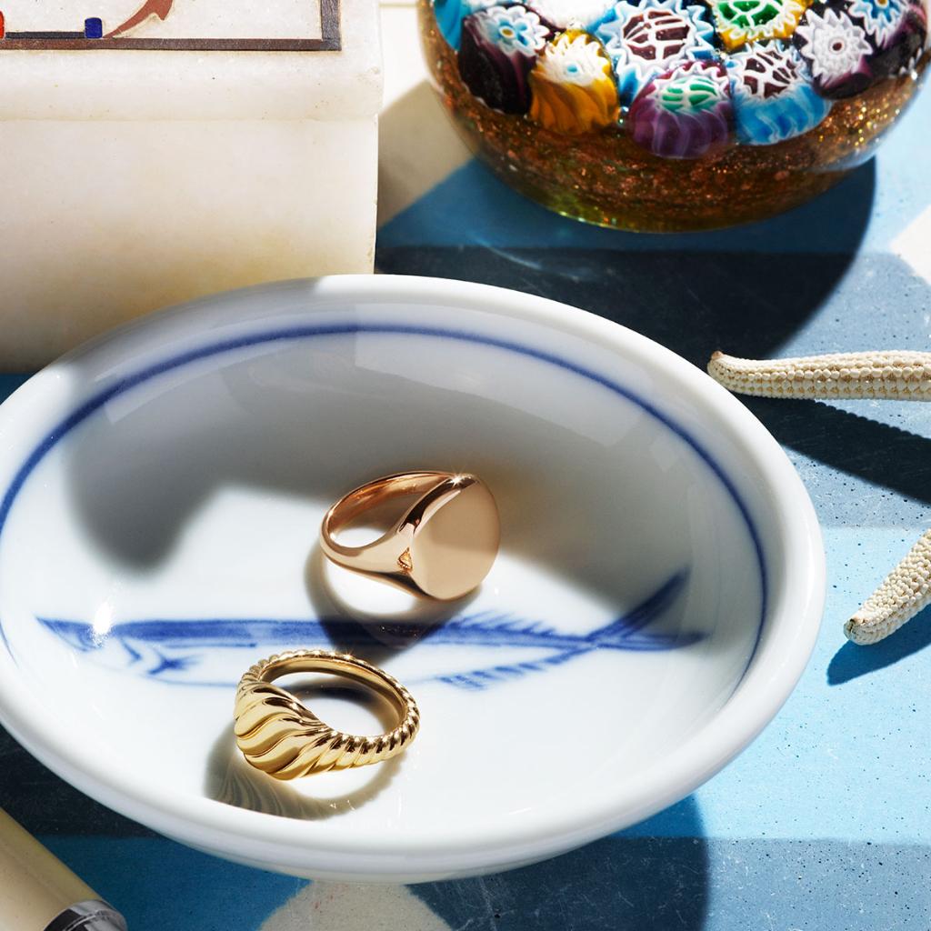 DavidYurman's tweet photo. Bowled over by little rings. #DavidYurman #PinkyRingCollection https://t.co/cCvyhaZQPZ https://t.co/fbCRTLucFQ